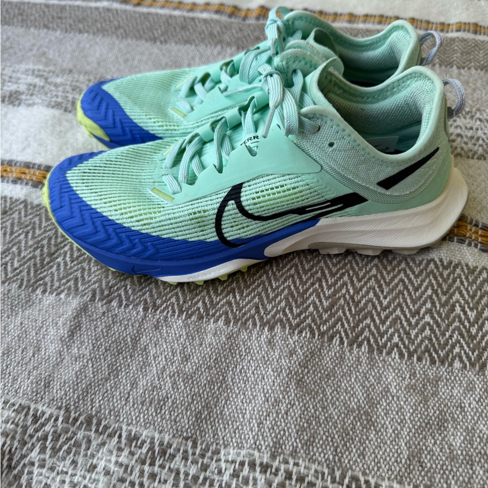 Nike Terra Kiger Athletic Shoes - Picture 3 of 6